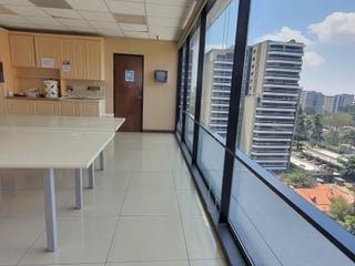 Oficina de 848mts. venta zona 10 para inversión - Image 4