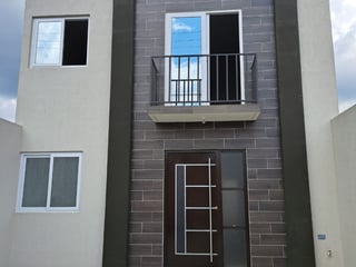 Casa en venta en Residenciales San José, área Claveles - Image 1