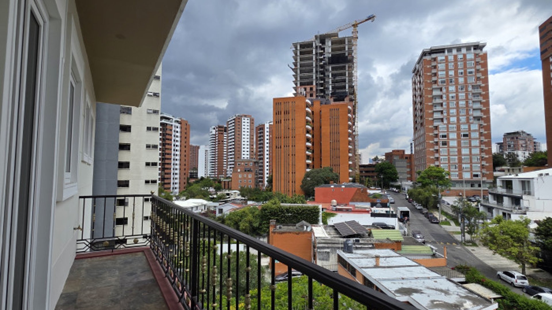 Lujoso Apartamento en Alquiler en Zona 14 Guatemala - Miniatura 28