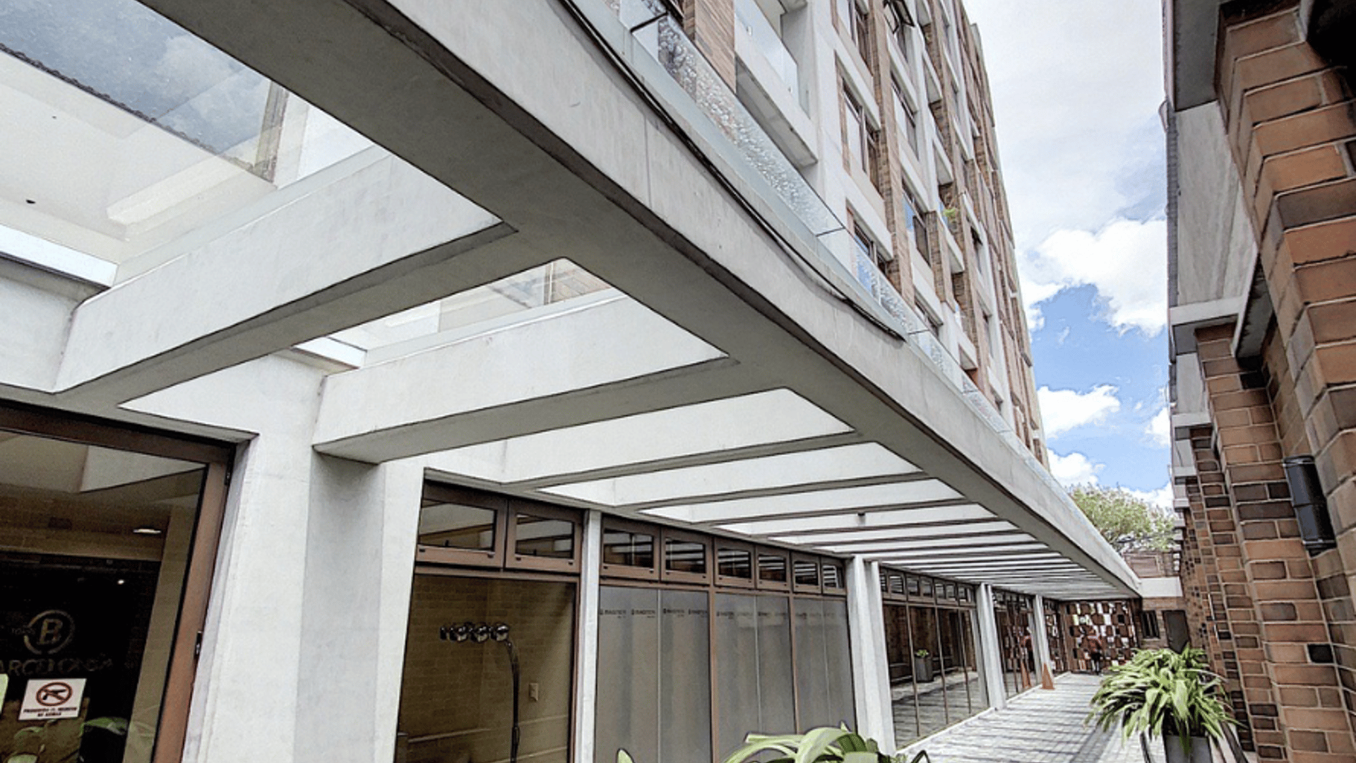 TORRE BARCELONA/ Apartamento Amueblado en renta, zona 9 - Miniatura 7