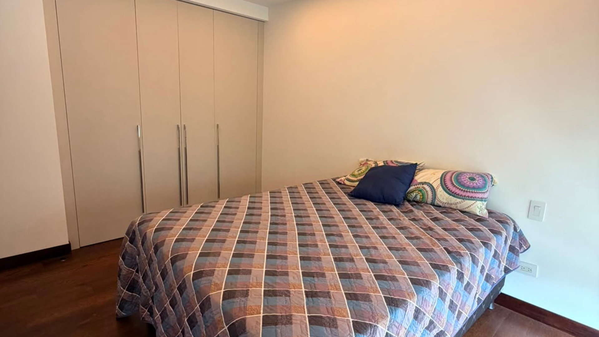 APARTAMENTO EN RENTA |AMUEBLADO | VASANTA| ZONA 10 - Miniatura 5
