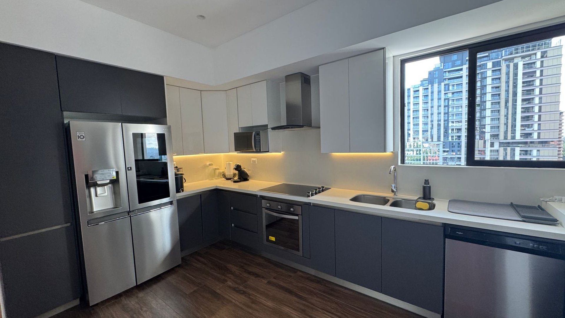 Apartamento con piscina en venta - 3 habitaciones en zona 10 Ref-5772