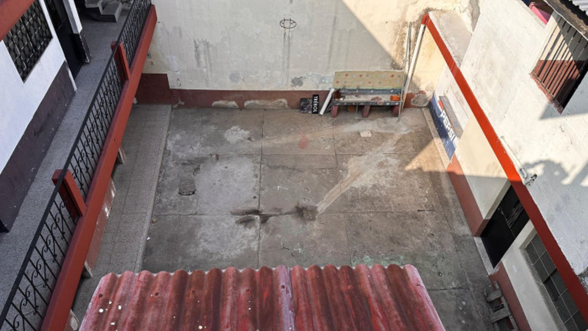 Vendo Casa de 3 Niveles Suelo Comercial - Miniatura 3