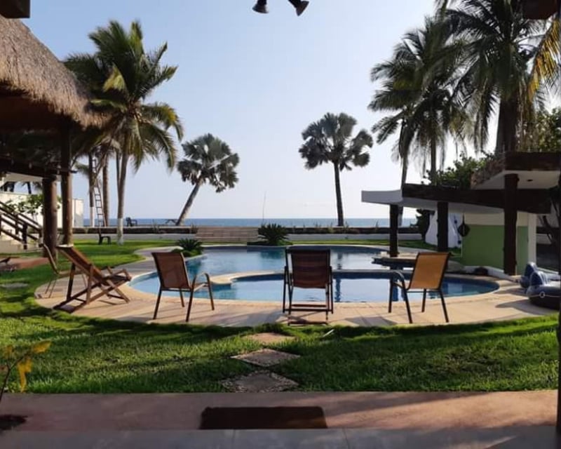 Casa y Terreno en Venta frente a la playa en Monterrico