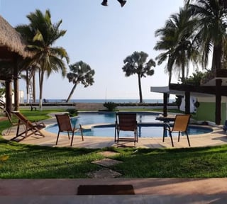 Casa y Terreno en Venta frente a la playa en Monterrico