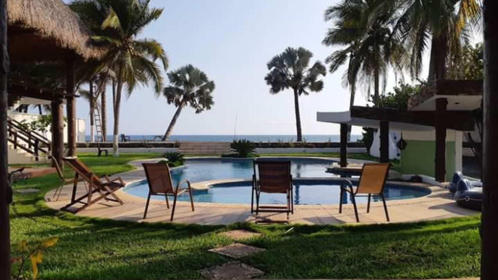 Casa y Terreno en Venta frente a la playa en Monterrico
