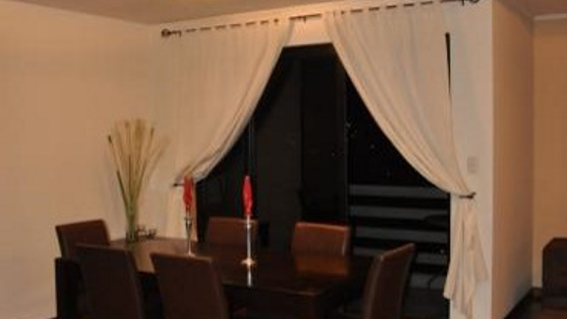 Apartamento amueblado de 2 habitaciones con balcón en zona 10 Ref-5384