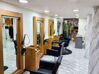 LOCAL EN RENTA EN ZONA 11 EQUIPADO PARA SALÓN DE BELLEZA - Image 1