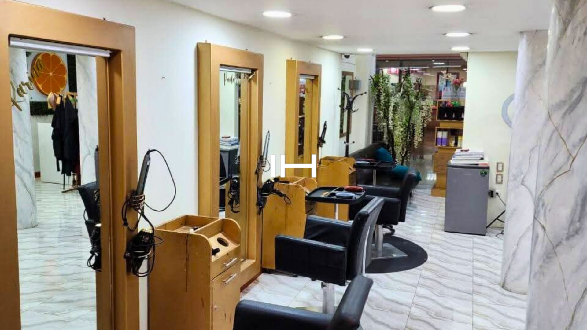 LOCAL EN RENTA EN ZONA 11 EQUIPADO PARA SALÓN DE BELLEZA