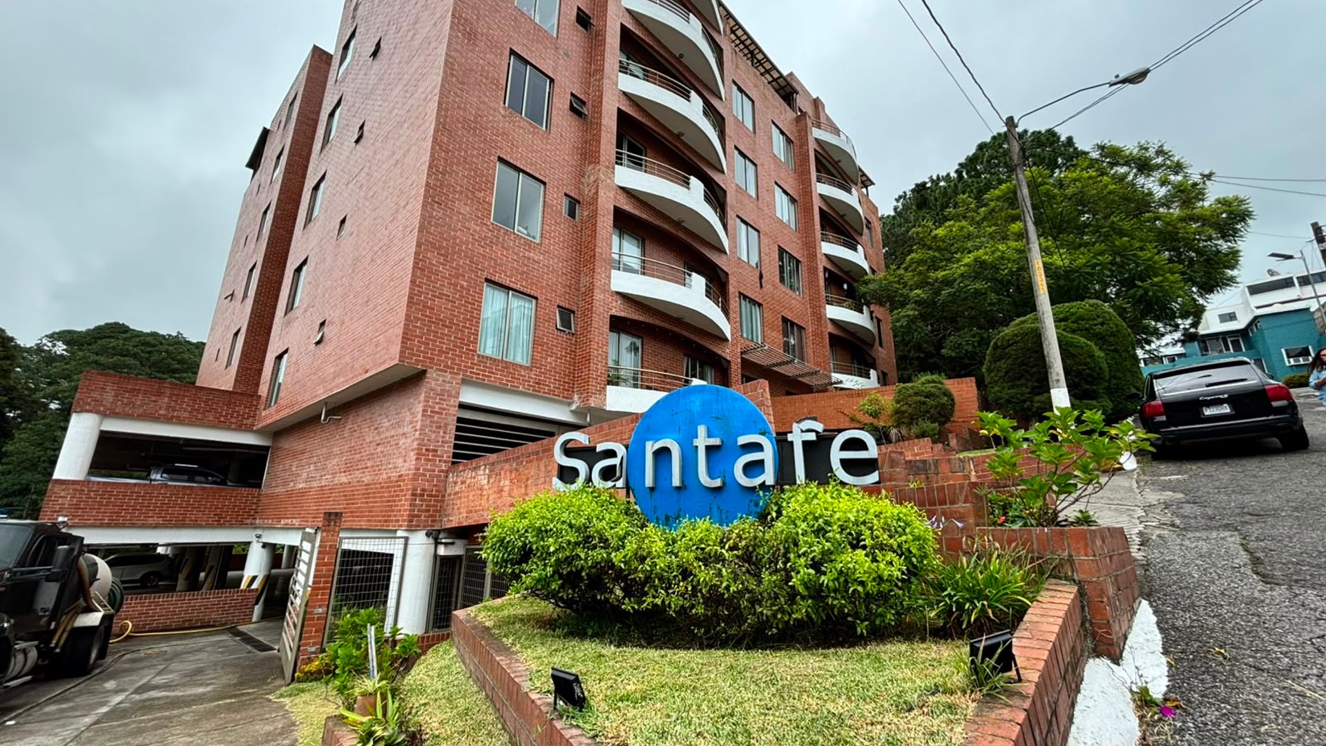 RENTA Apartamento Zona 16 La Montaña Edificio Santa Fe  - Image 1