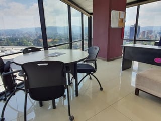 Oficina  Rentada para inversión en venta en zona 10 - 3