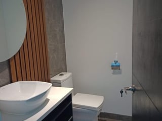 RENOVATI/ Oficinas medicas en renta, zona 10 - 2