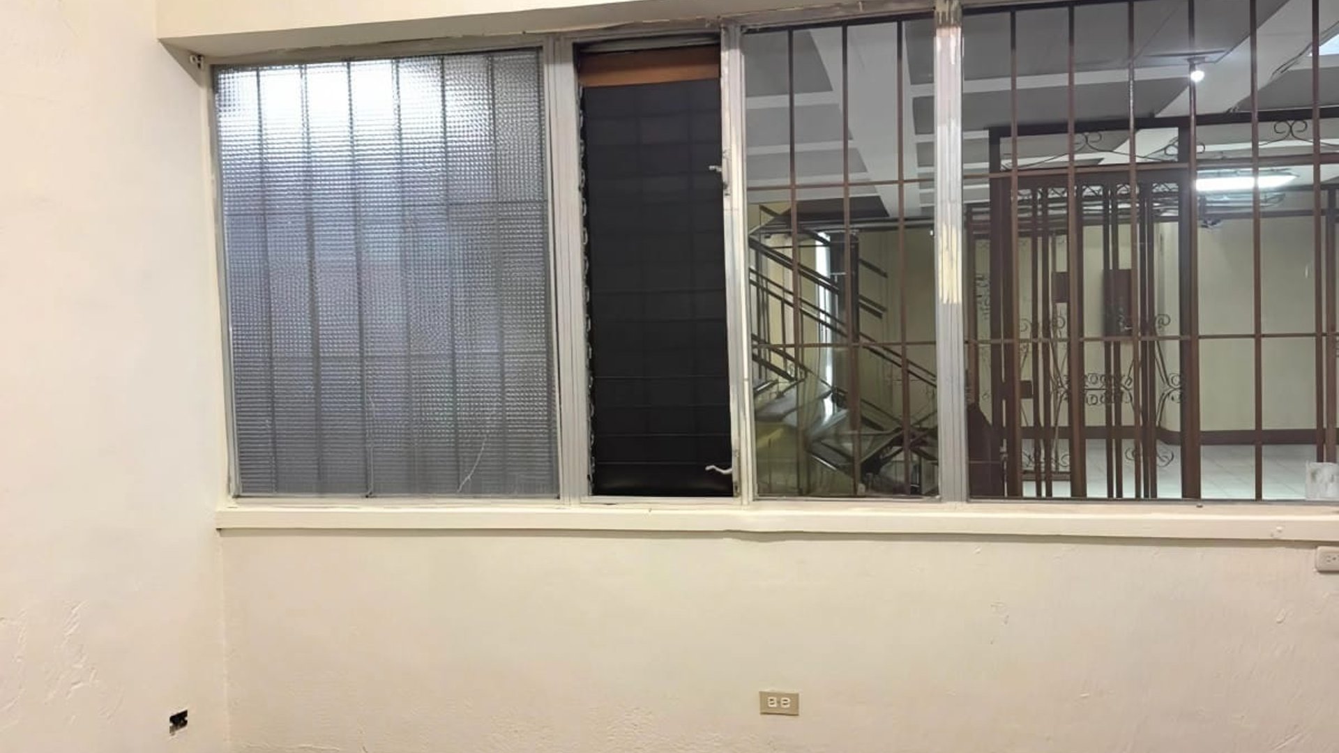 OFICINA EN ALQUILER  - Edificio El Centro, Zona 1 - Miniatura 3