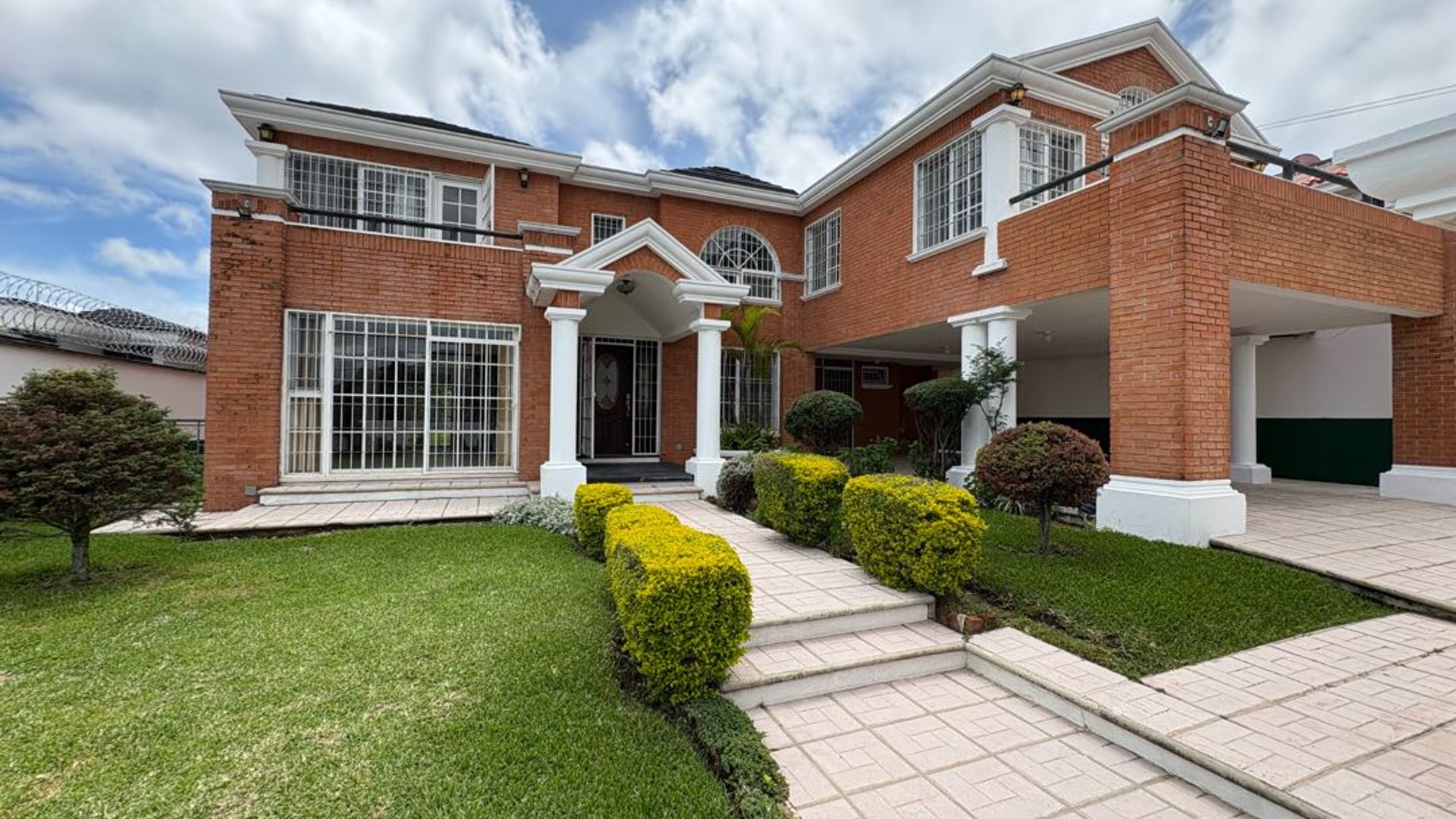 Casa de 5 habitaciones en alquiler o venta, La Montaña zona 16