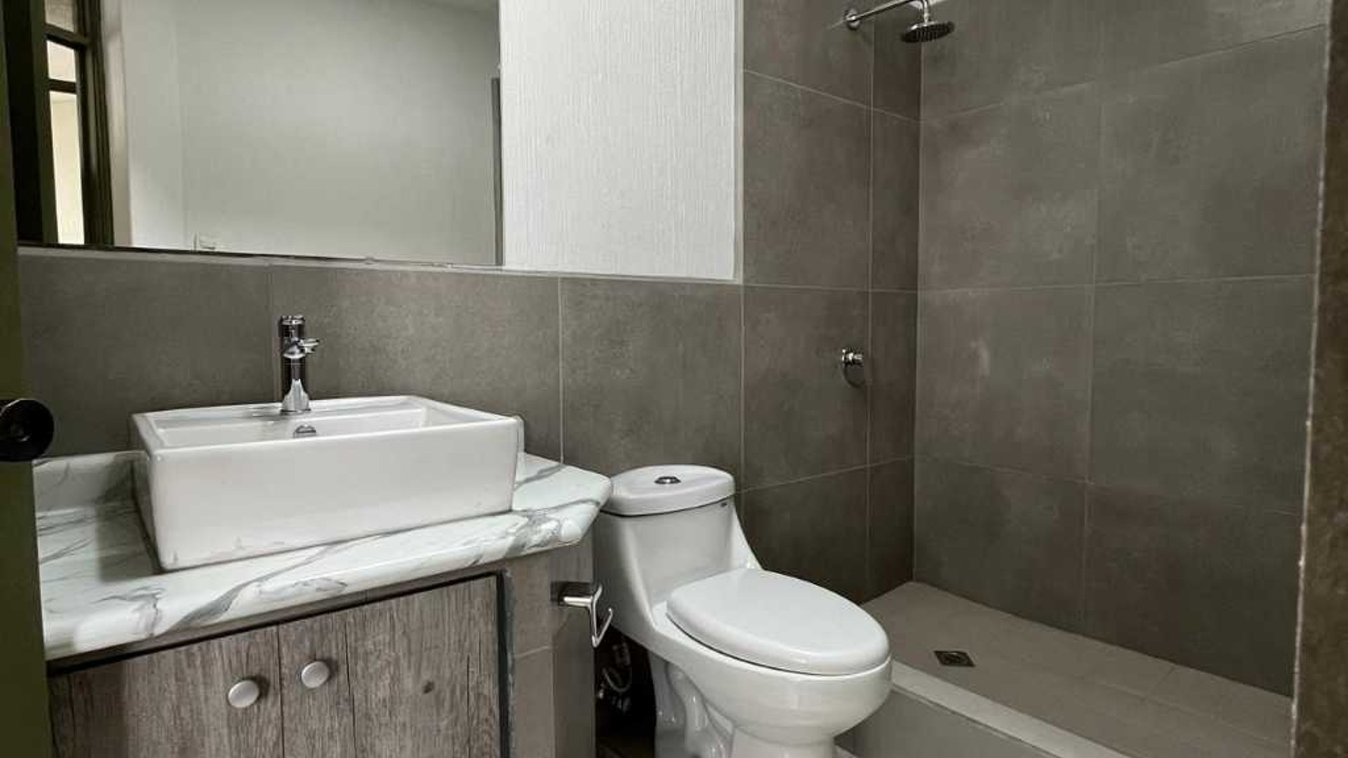 CASA EN RENTA – CONDOMINIO SAN SEBASTIÁN, AVENIDA HINCAPIÉ, ZONA 13 - Miniatura 18