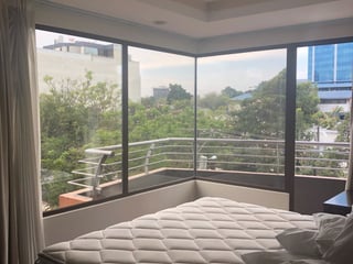 Apartamento de 2 habitaciones amueblado, zona 10 - Image 7