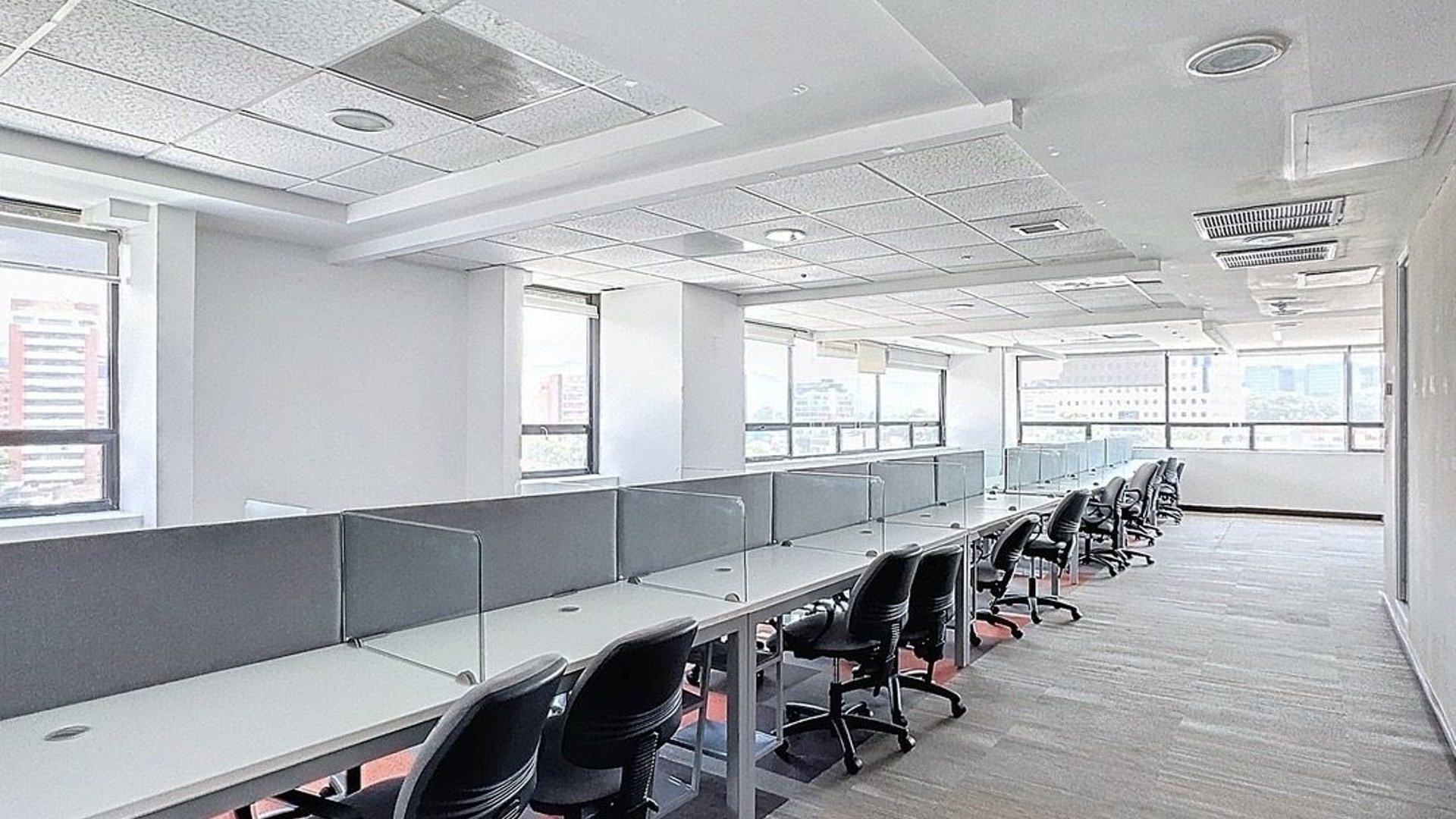 Oficina en Venta en Centro Empresarial – Zona 10