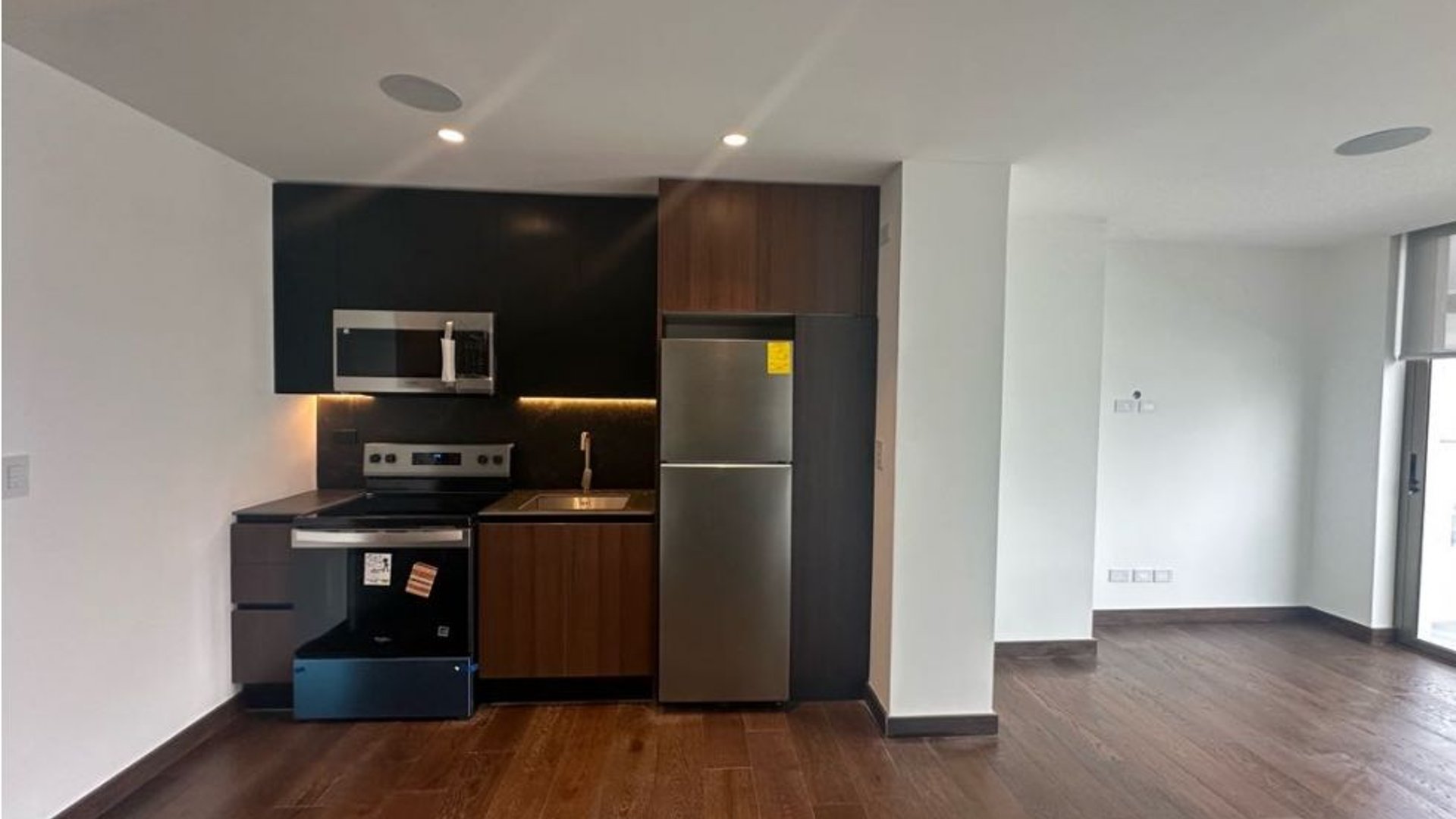 ???? APARTAMENTO EN RENTA – 1 HAB + LÍNEA BLANCA | ATARAH | ZONA 10 - Miniatura 2