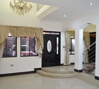 Casa en venta, en Zone 16