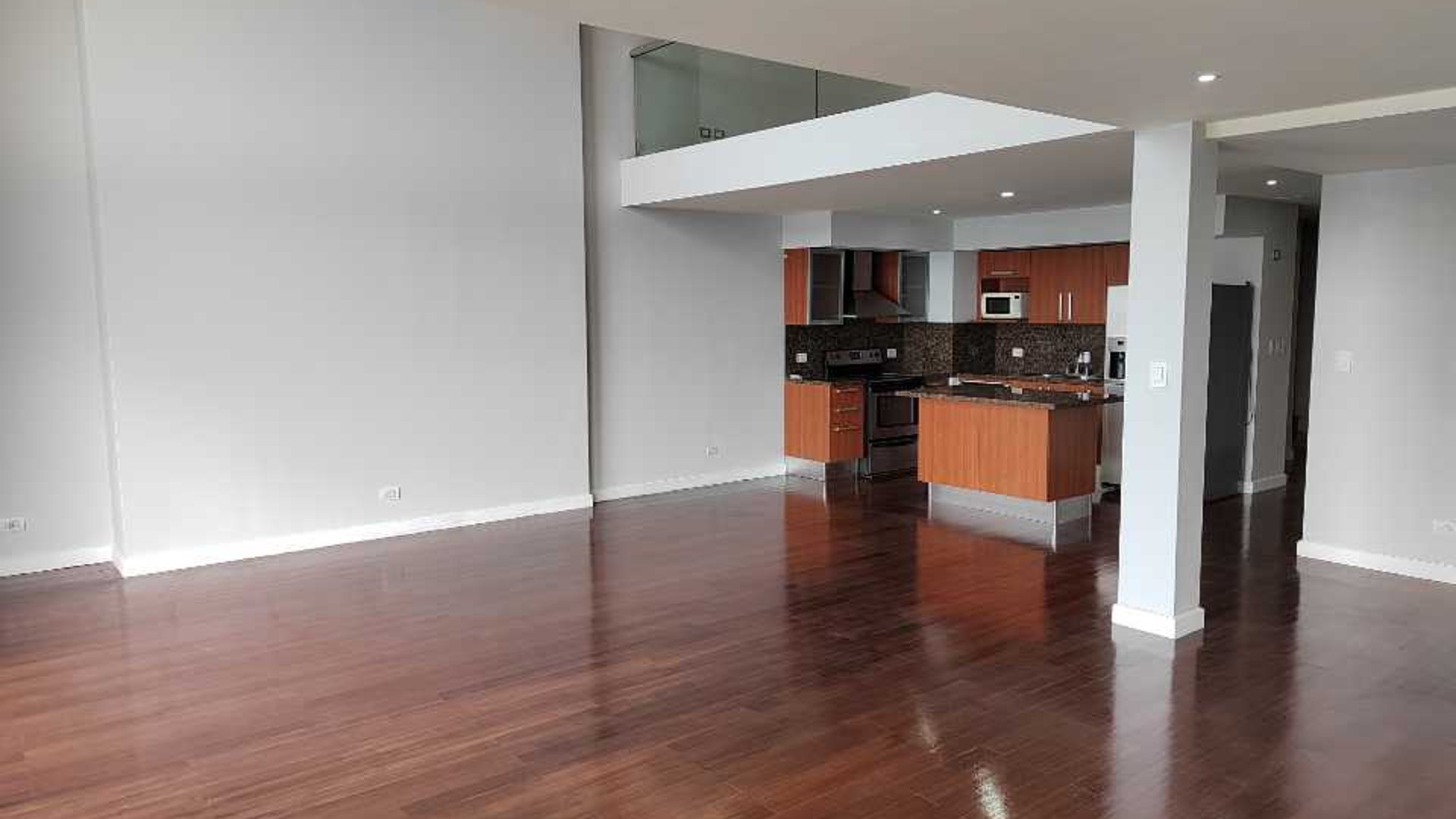 Vendo apartamento zona 10 - Image 1