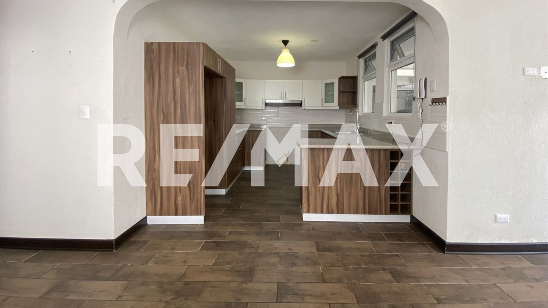Apartamento Renta | Zona 16 | Residenciales San Carlos - Image 1
