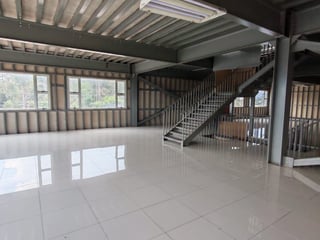 Rento Oficina Comercial en plaza Canadá zona 12 - 2