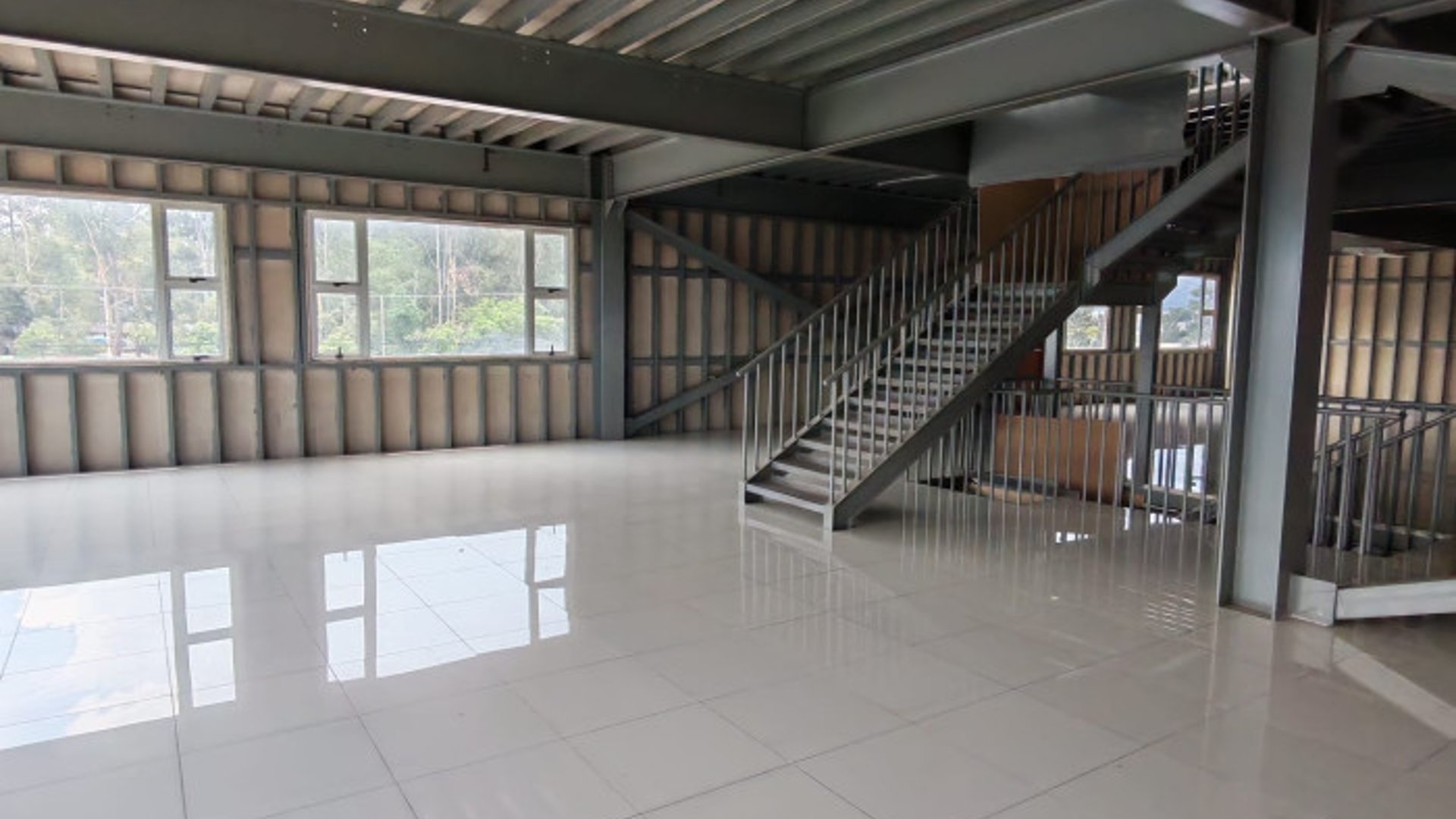 Rento Oficina Comercial en plaza Canadá zona 12 - Miniatura 2