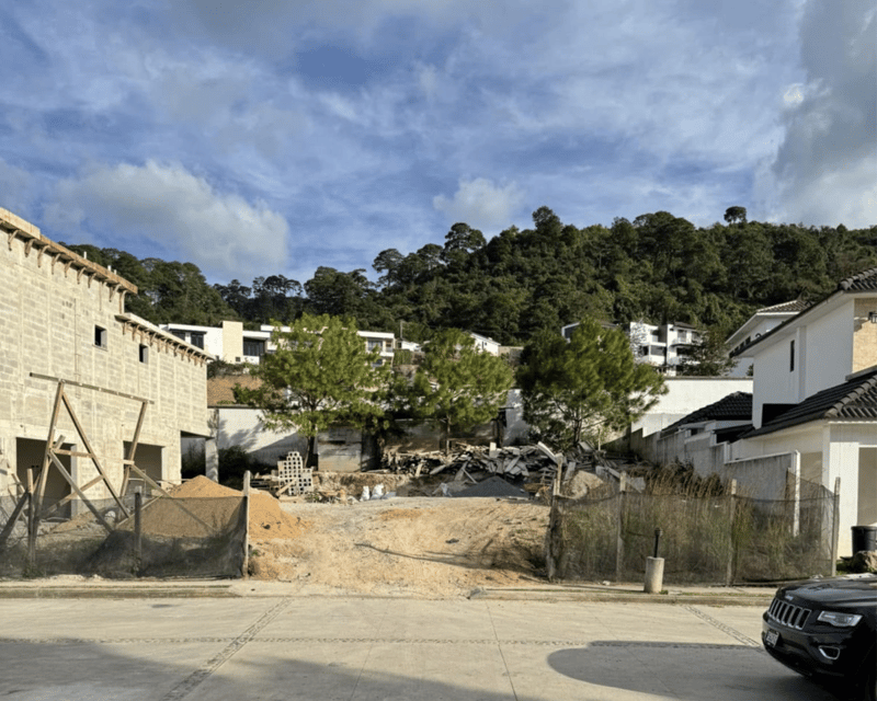 TERRENO EN VENTA LOMAS DE SAN ISIDRO, zona 16