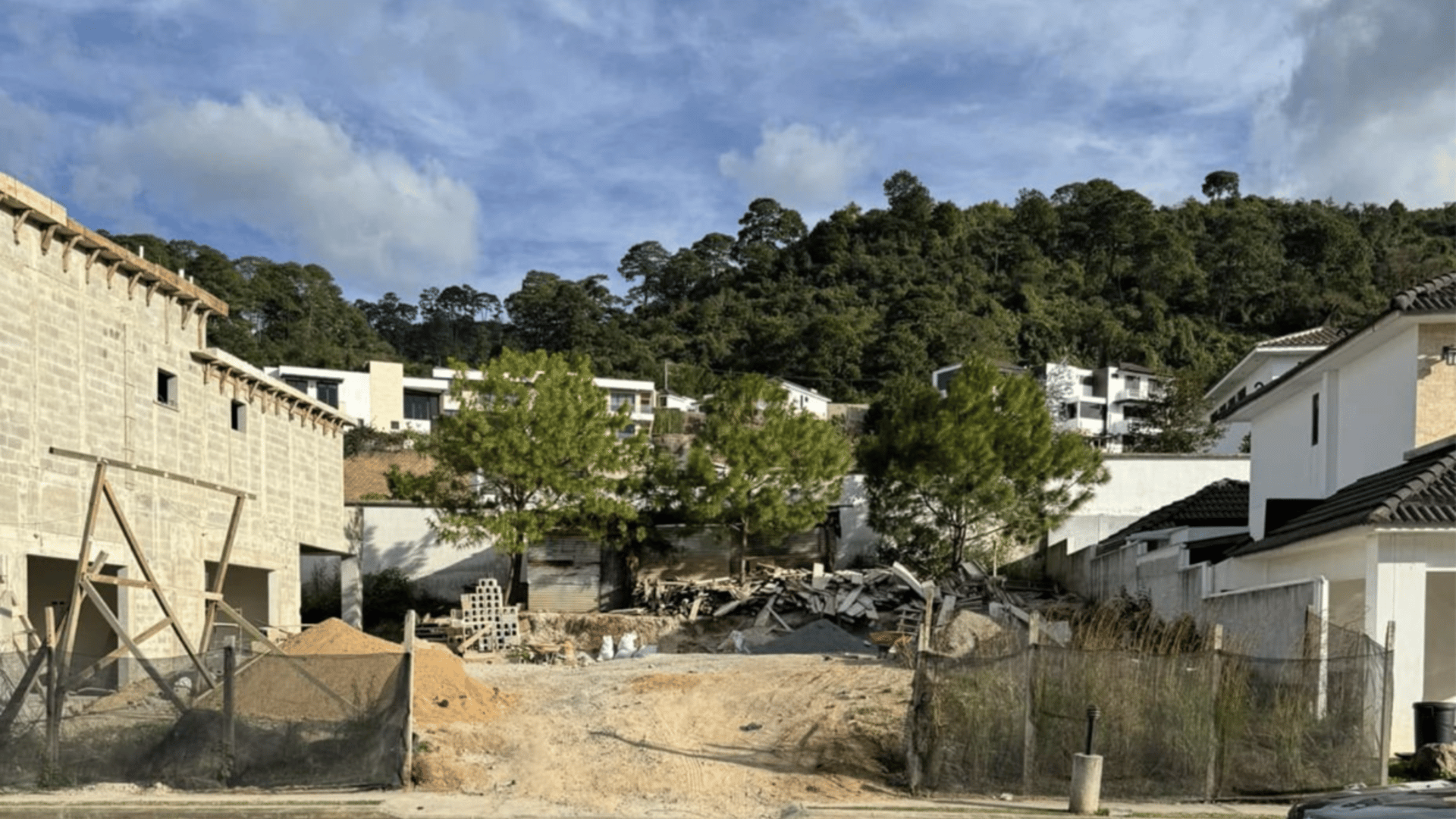 TERRENO EN VENTA LOMAS DE SAN ISIDRO, zona 16