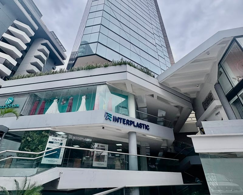 📍 OFICINA EN RENTA – 151 M² + RECEPCIÓN | MURANO CENTER | ZONA 10
