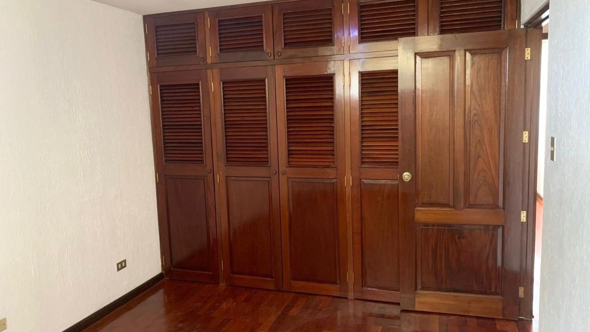APARTAMENTO EN ALQUILER???? Edificio Greco, zona 14 Las Américas - Miniatura 9