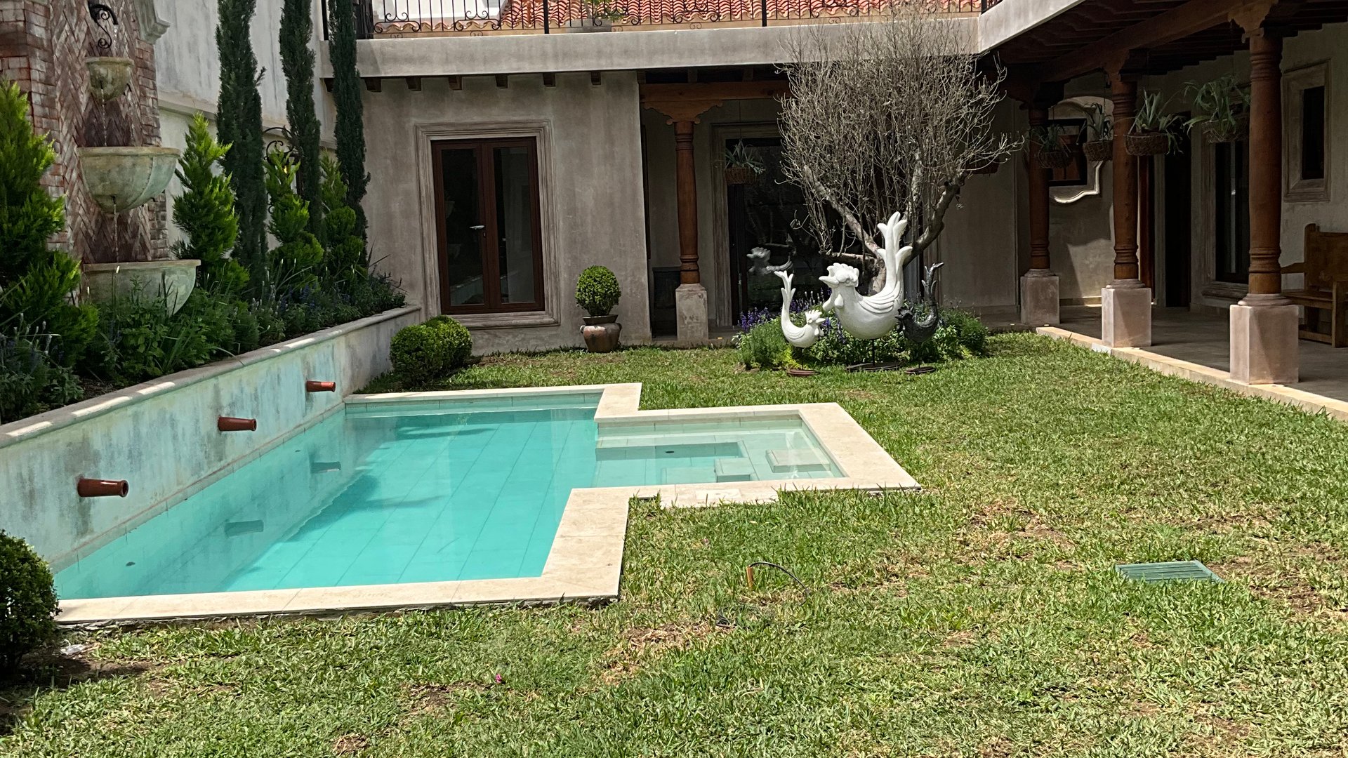 HERMOSA CASA EN VENTA DENTRO DE CONDOMINIO PASEO ANTIGUA - Image 1