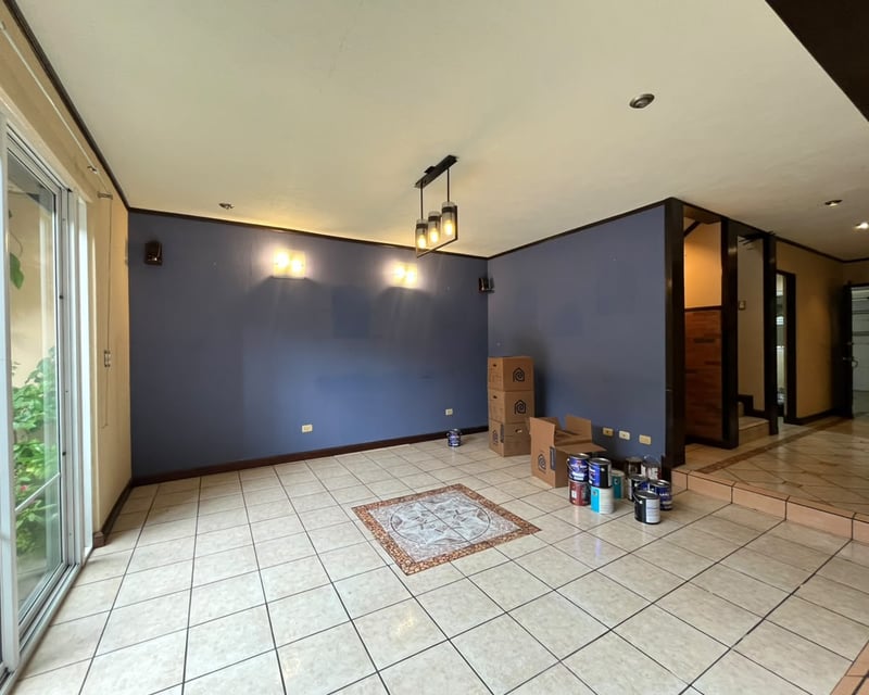 RENTA Casa Zona 16 Residencial Montesolar