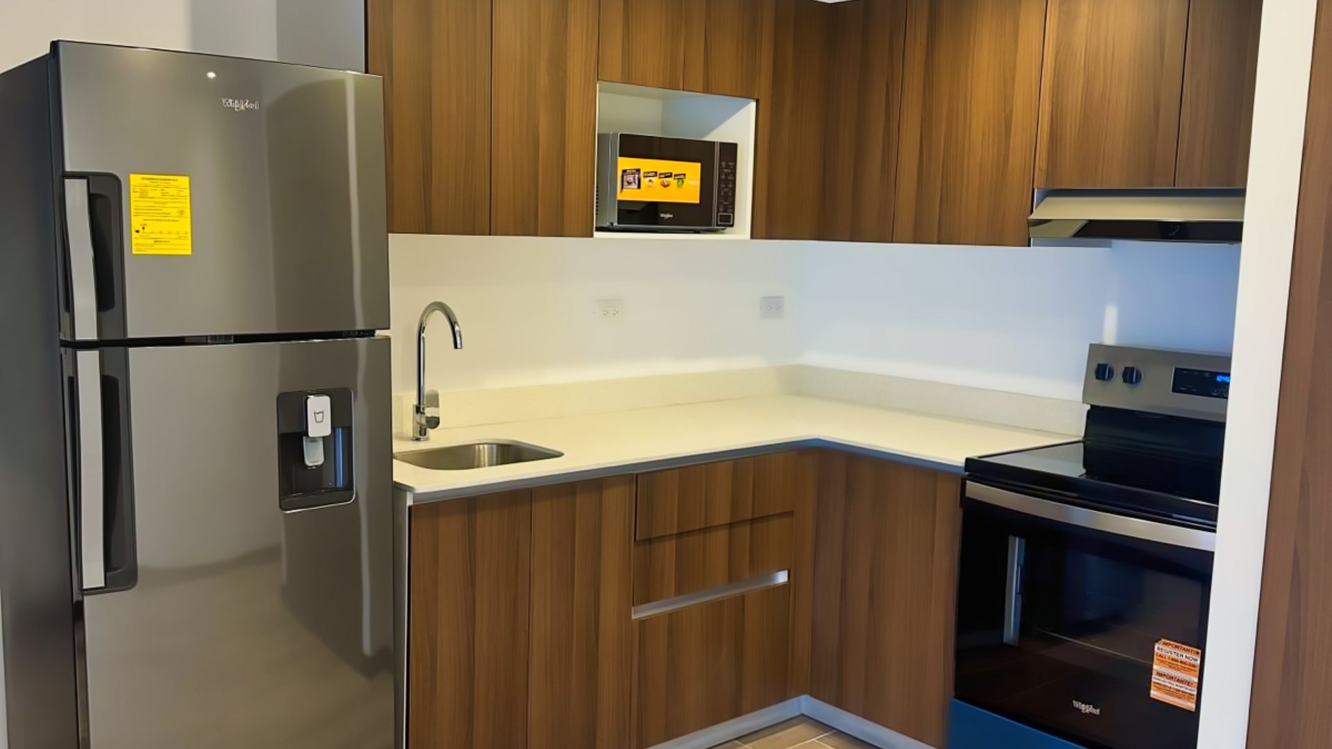 Apartamento nuevo con patio en primer nivel Edificio Santeli, Zona12 - Miniatura 5