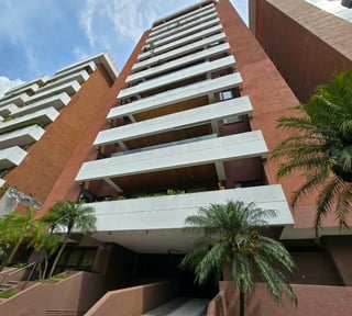 RENTA Apartamento Zona 10 A la par de C.C La Estación 