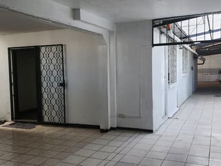 Venta de casa sobre Boulevard Principal Colonia Lourdes, zona 16 - 3