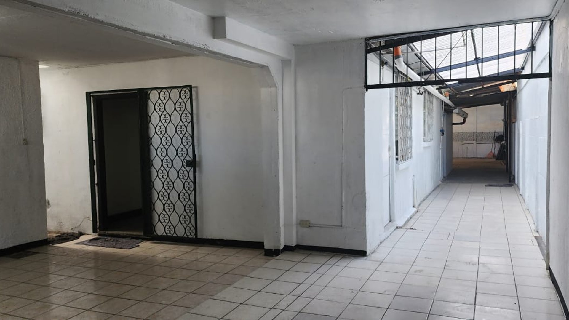 Venta de casa sobre Boulevard Principal Colonia Lourdes, zona 16 - Miniatura 3