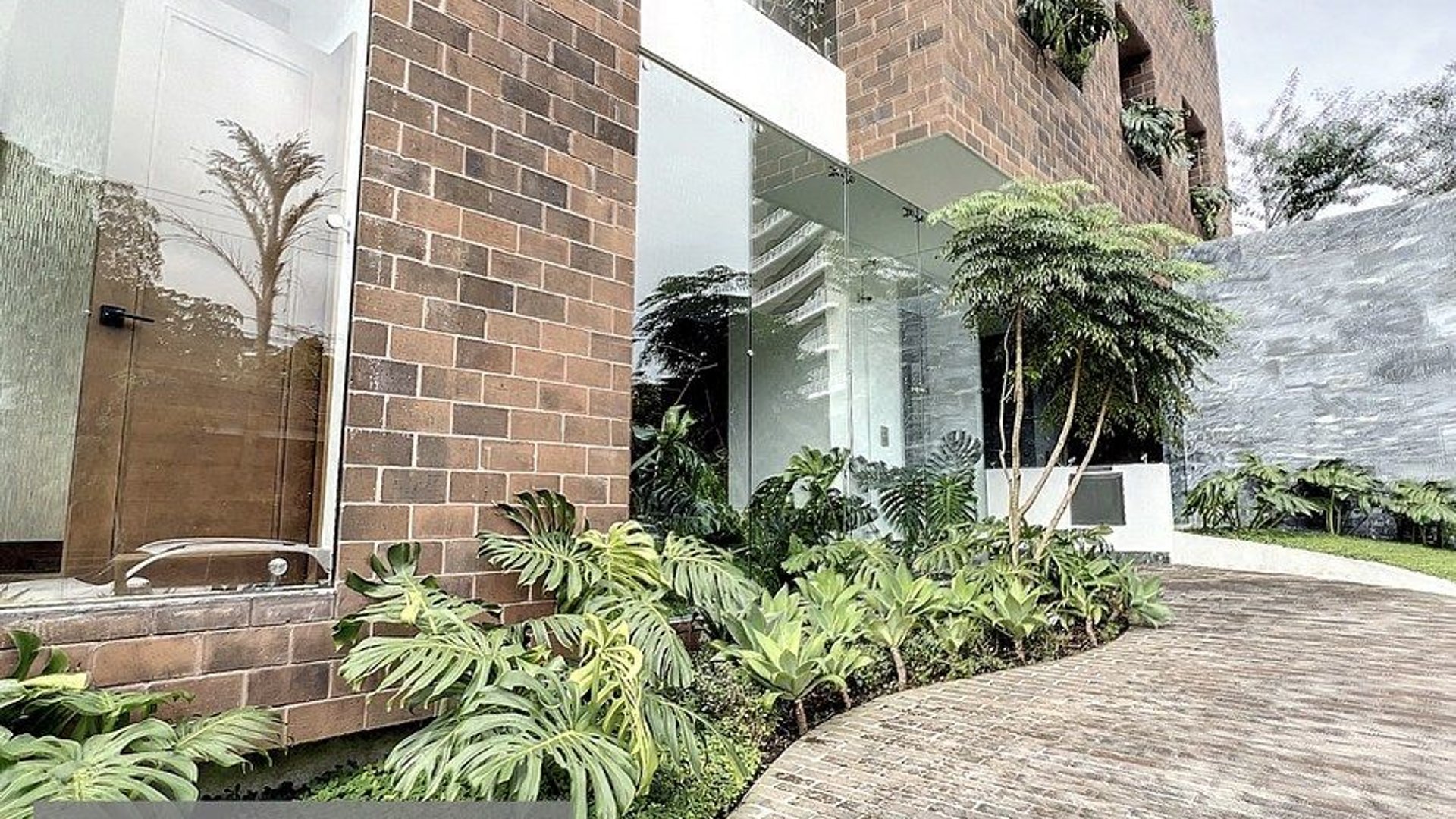 Apartamento en Venta en Edificio Laurel VH1 Zona 15 | 3 Habitaciones | 260 m² |