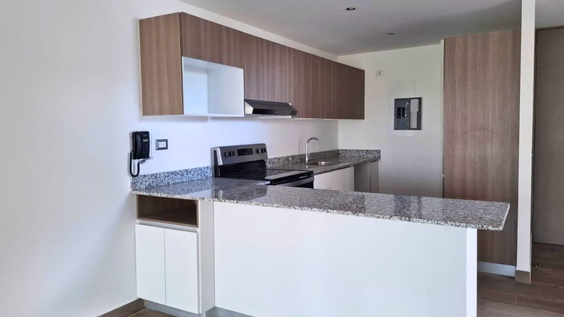 Apartamento con linea blanca en renta 2 habitaciones zona 16 Ref-5665