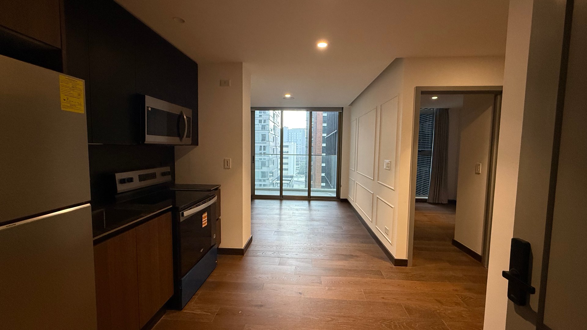 Apartamento de 1 habitación nuevo en renta en zona 10.