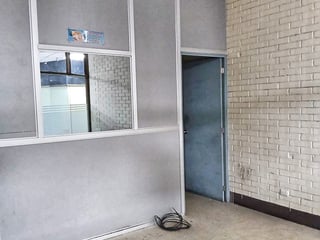 Local de 30 m2 en alquiler - CENTRO COMERCIAL CAPITOL - Image 1