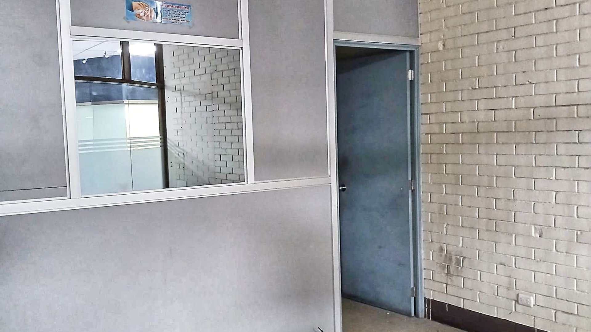 Local de 30 m2 en alquiler - CENTRO COMERCIAL CAPITOL