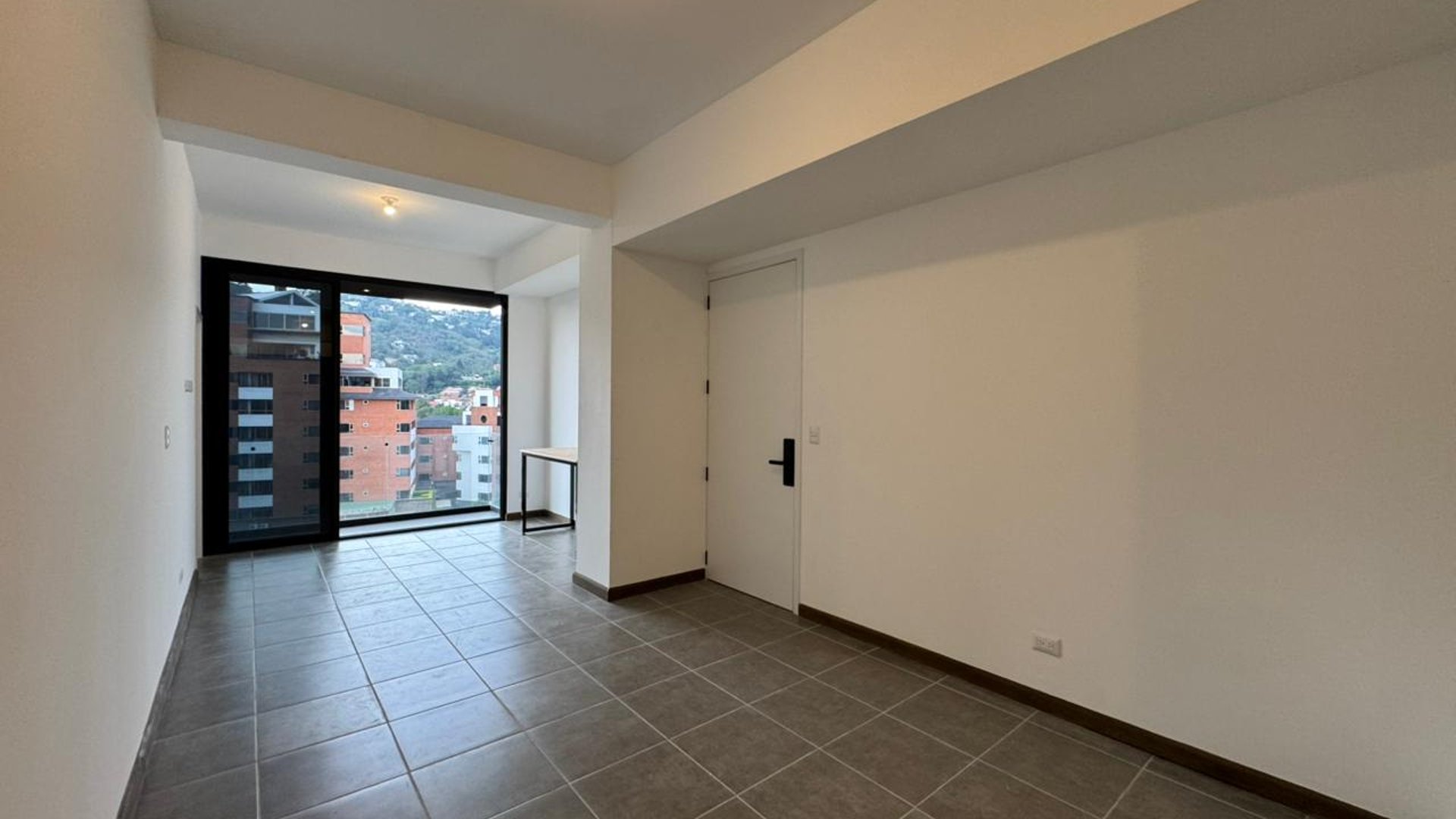 APARTAMENTO DE 3 HABS EN QUINCE ESQUINA ZONA 15