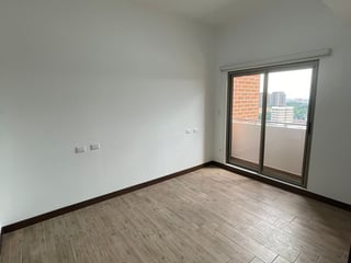 Apartamento en renta en zona 10 / Casalini Diagonal 6 - Image 5