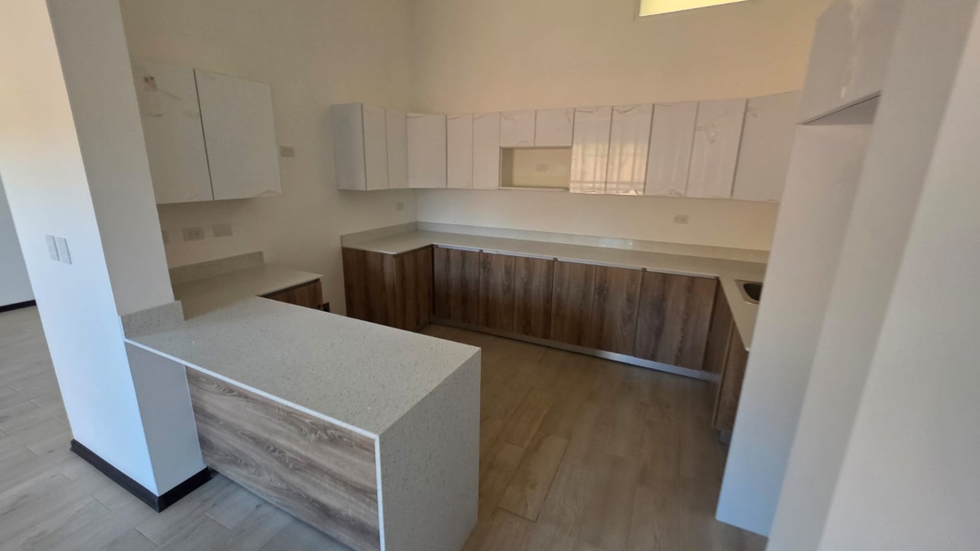 Casa de 4 habs con balcon en venta en Trivento KM 18.5 CAES Ref-5700