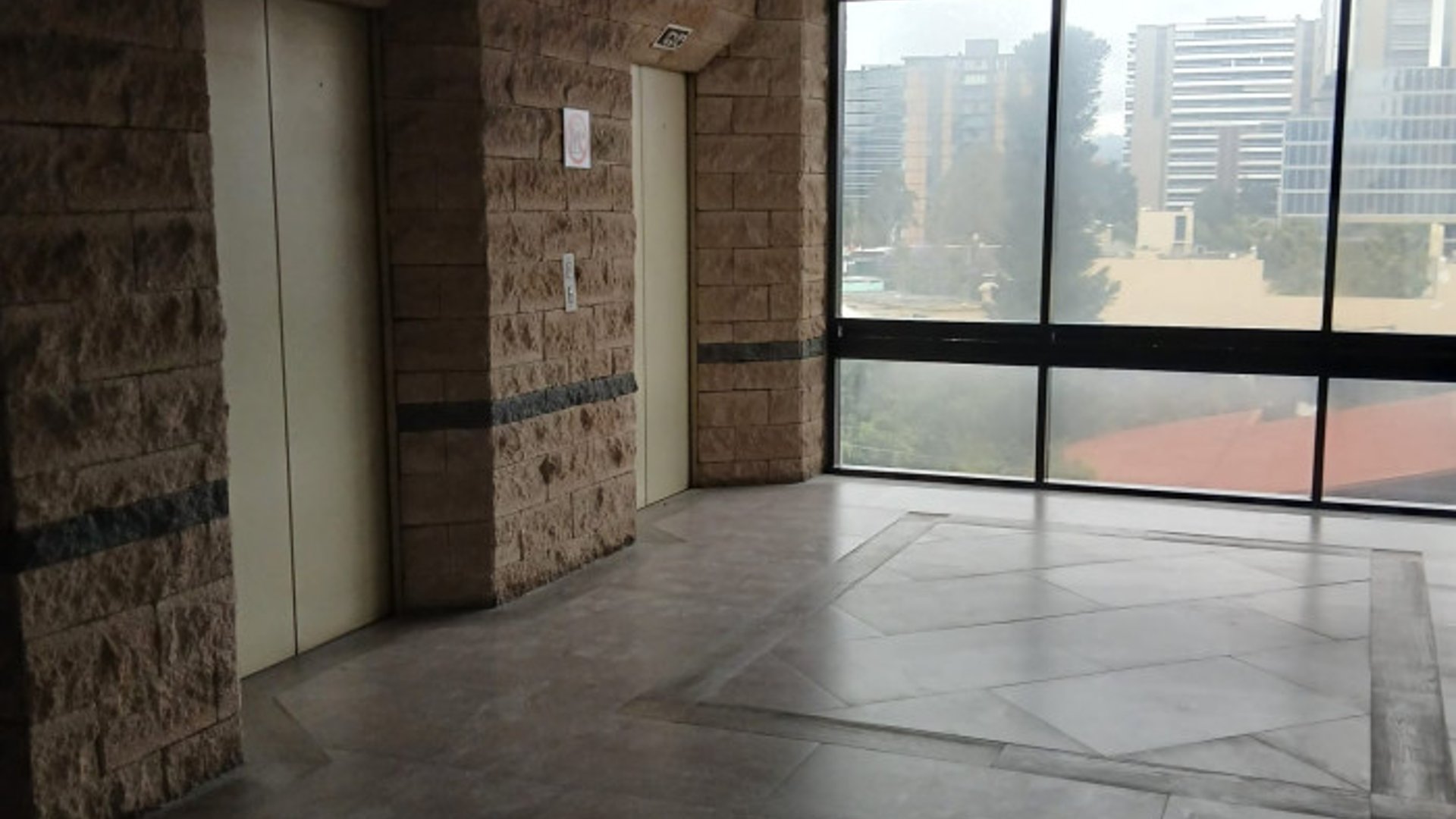 Alquiler de Oficina en Zona 10.