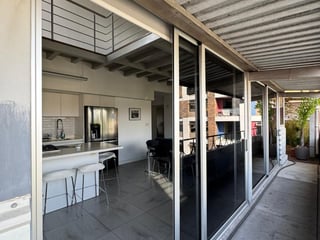 Apartamento estilo Loft de 2 niveles y 2 habitaciones en Zona 9 Edificio Consedi - 3