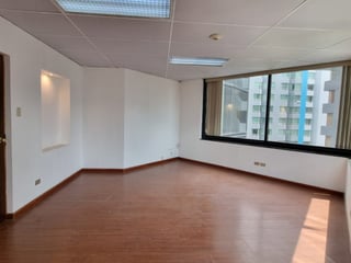 Oficina en Alquiler en la zona 10 Guatemala - Image 6