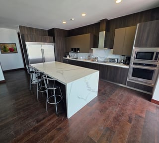 Apartamento con terraza en venta, 3 habitaciones en zona 14  Ref-5652