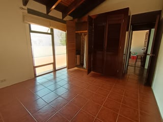 Casa grande en venta El Zapote zona 2 - 4